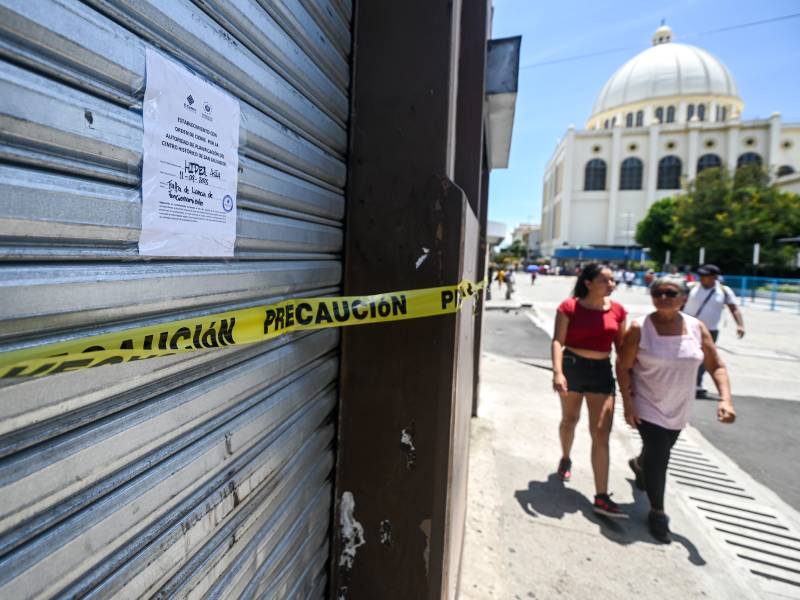 cierre de locales en centro de san salvador (12) thumbnail