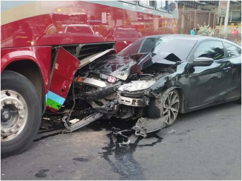 Así quedó el carro tras el impacto. Foto / Cortesía