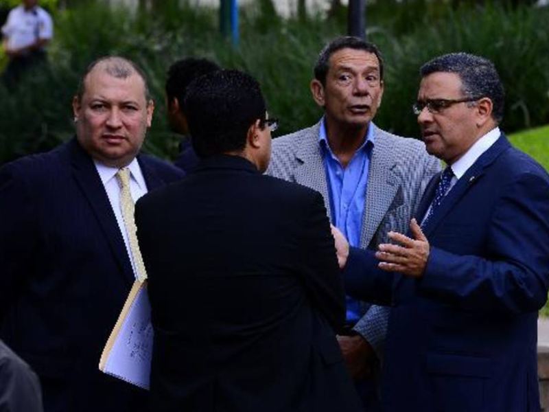 Francisco Cáceres (izquierda), ex secretario privado de la presidencia durante el mandato de Mauricio Funes. Foto EDH / Archivo