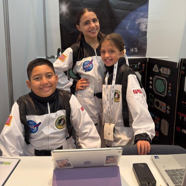 Fueron varias categorías las que estuvieron participando. Una de ellas fue la de “Future Innovators” cuyo primer lugar fue obtenido por Alessandra María Loyola Hill, Ximena Marías Mayorga Gallardo y Juan Carlos Martínez Solano, junto a su coach Walberto Alexis Flores Fuentes.