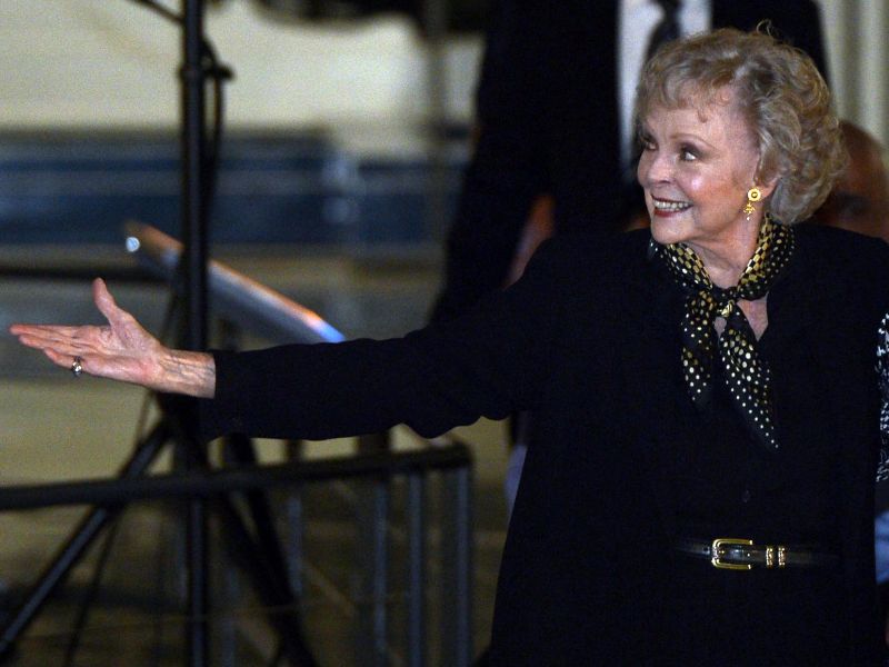 Actriz June Lockhart fallece a los 100 años