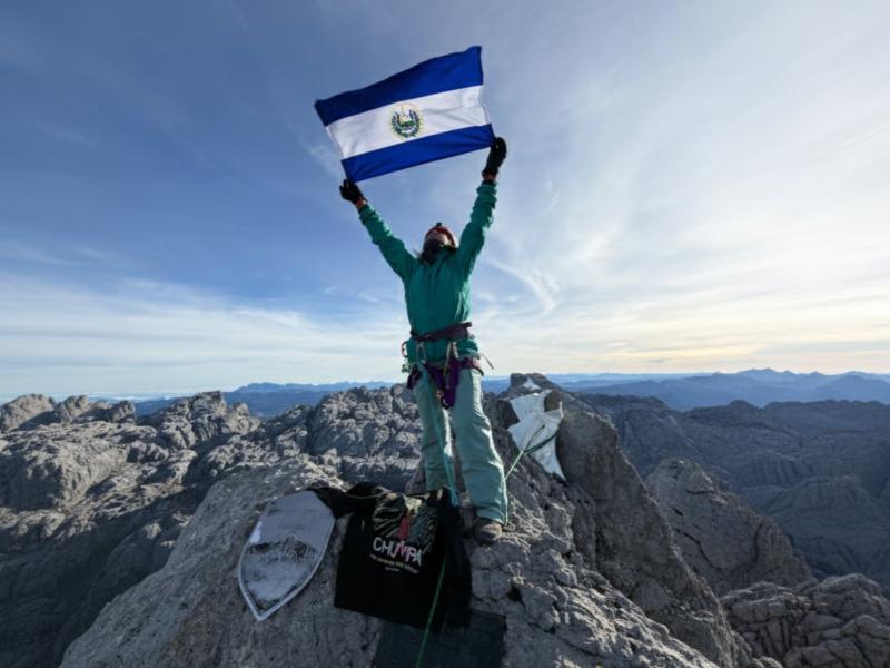 Alfa Karina Arrue Ascenso Puncak Java