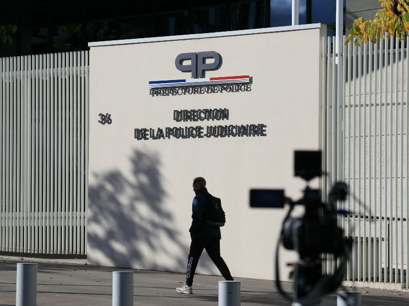 Capturas en el caso del robo de joyas en el Museo Louvre de París en 2025