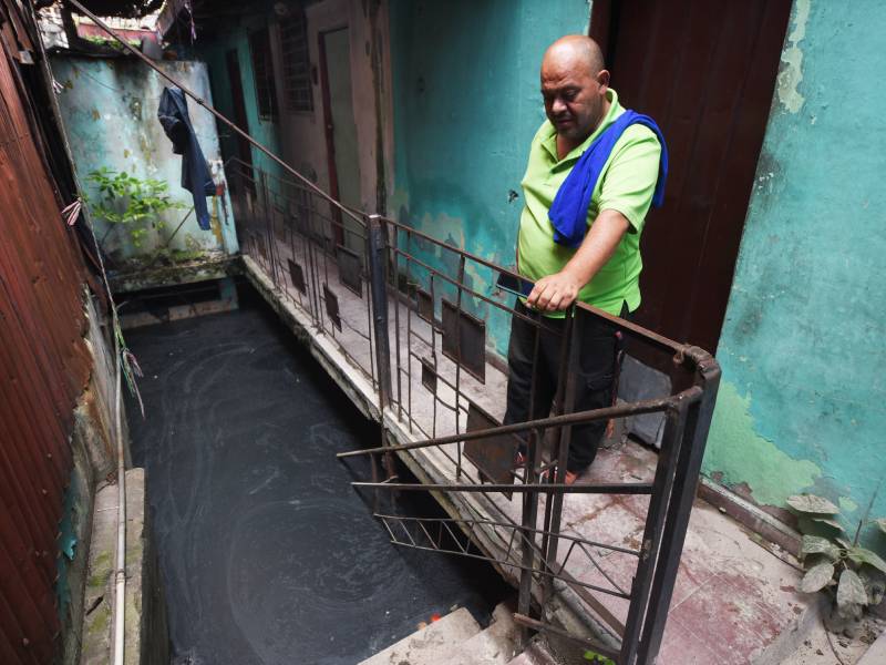 EDC Mesones y Propiedades con Agua Negra Estancada Centro de San Salvador