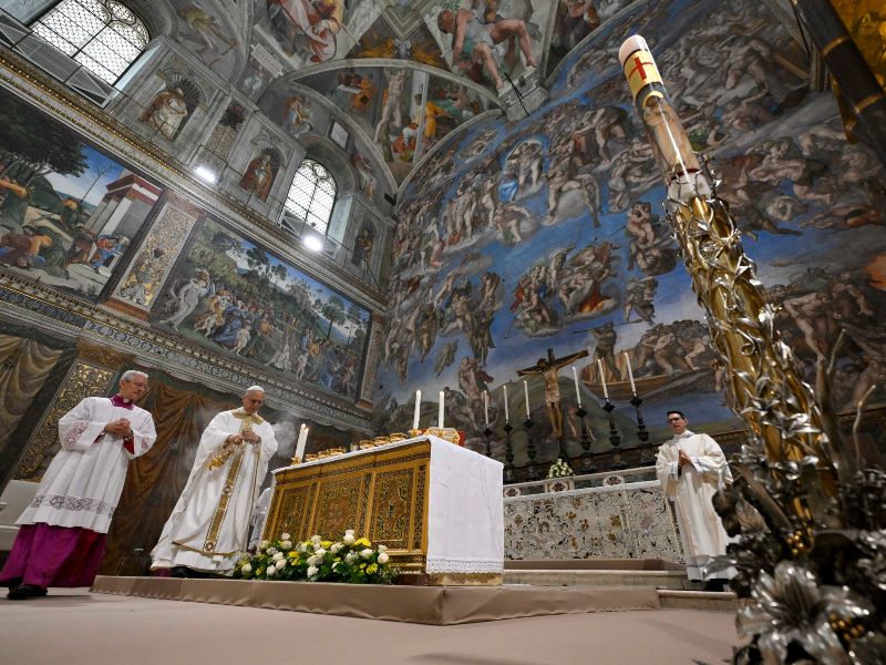 Papa León en la Capilla Sixtina