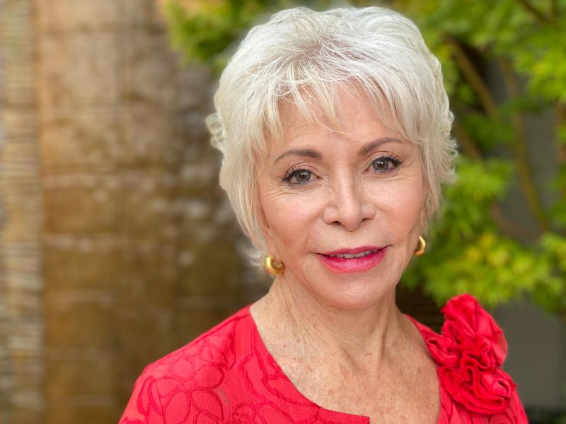 Escritora chilena Isabel Allende lanza segundo libro para infantes