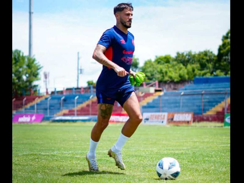 El defensor de FAS, Diogo Figueiras, en un entreno. Foto: Cortesía CD FAS