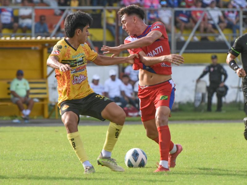 Parte del juego entre CD Platense vs. L.Á. Firpo, en el Toledo Valle. Foto: Cortesía L.Á, Firpo