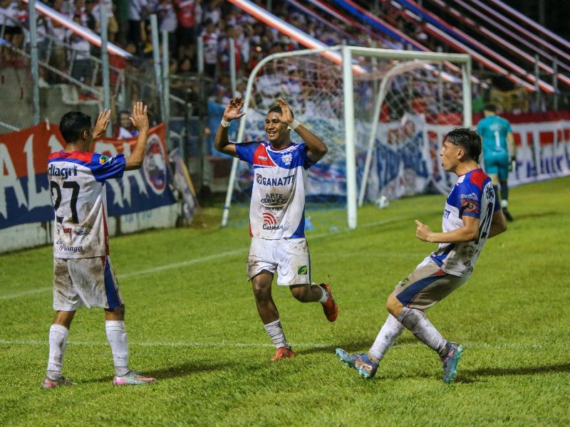 Acciones del Firpo vs. Cacahuatique. Foto: Cortesía L,Á, Firpo