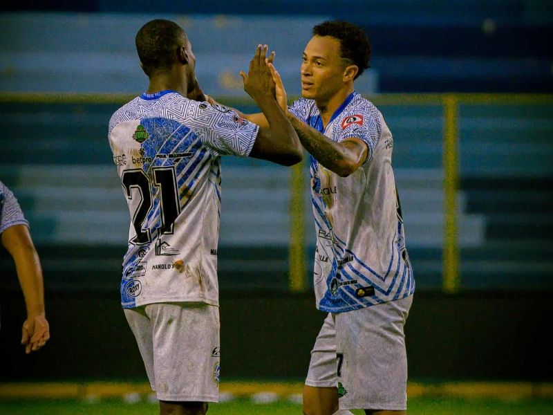 Festejo de Fuerte San Francsico, tras ganar 0-3 a CD Hércules. Foto: Cortesía Fuerte San Francisco