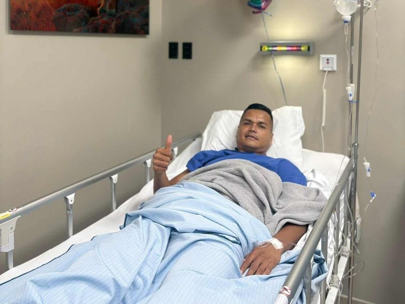 El defensor Henry Romero, tras su operación. Foto: Imagen de carácter ilustrativo y no comercial/https://www.facebook.com/share/17Byexdija/