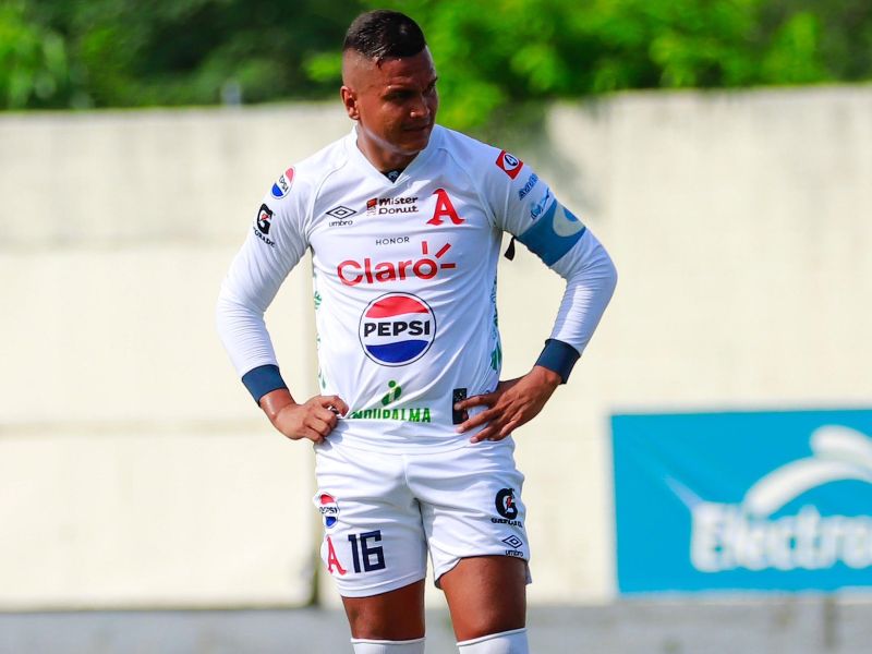 El defensor de Alianza, Henry Romero, en un partido de la liga local. Foto: Cortesía Alianza FC