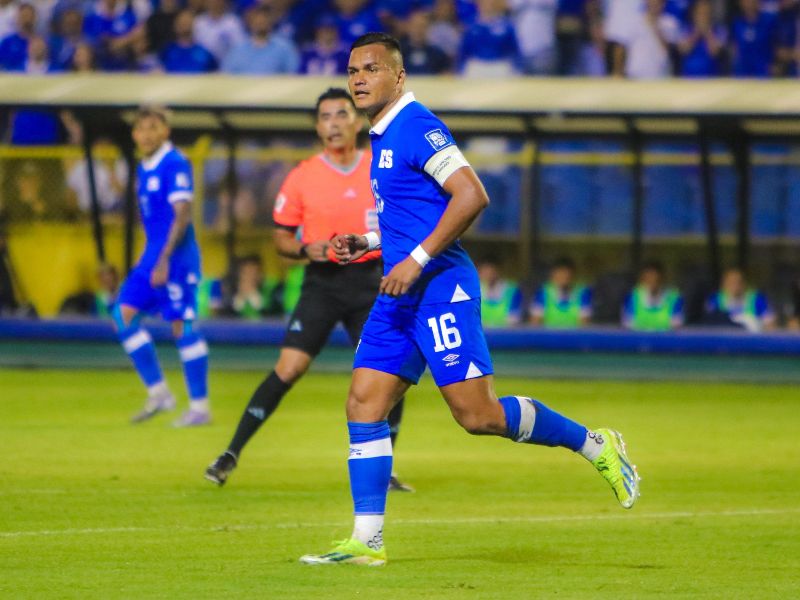 El defensor y capitán, Henry Romero, en el partido de la Selecta vs. Surinam, por las eliminatorias mundualistas de la Concacaf. Foto: Cortesía Fesfut/LaSelecta