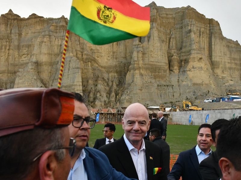 El presidente de la FIFA, Gianni Infantino,en Bolivia. Foto: EDH AFP