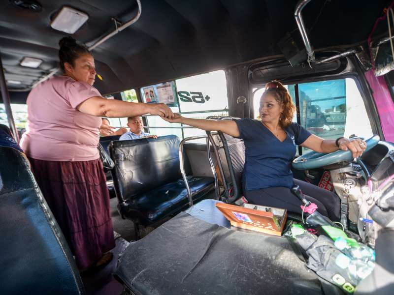 Yaneth Solis, motorista, mujer, microbus Ruta 52, San Salvador