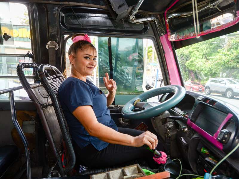 Yaneth Solis, motorista, mujer, microbus Ruta 52, San Salvador