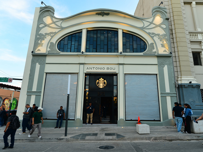 Starbucks-Antonio-Bou--Centro-Historico