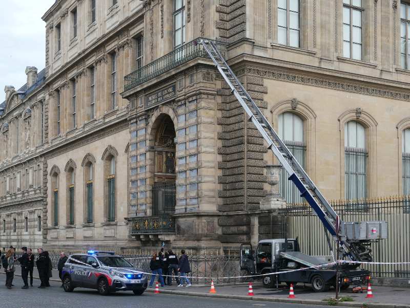 Robo museo del Louvre