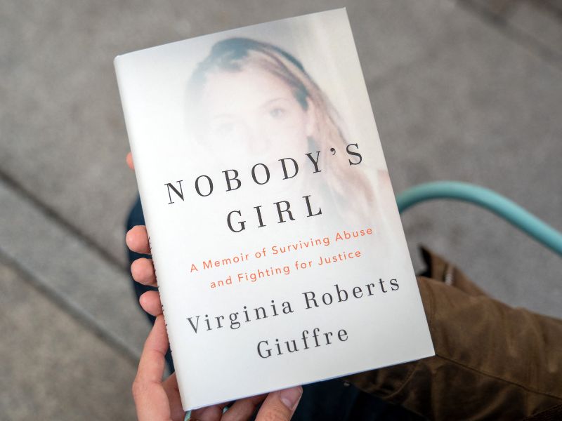 Libro de Virginia Roberts Giuffre, víctima de Andrés de Inglaterra