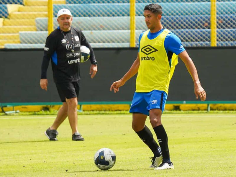 El legionario Christian Martínez, en el entreno del a Selecta. Foto: Cortesía Fesfut/LaSelecta