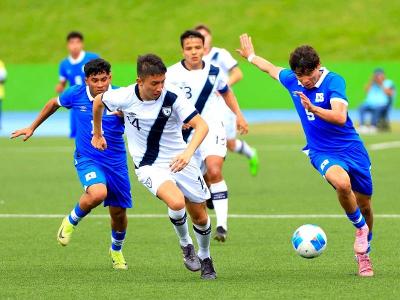La Selecta Preolímpica, en su juego ante Guatemala. Foto: Cortesía Fesfut/LaSelecta
