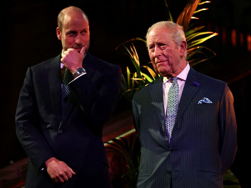 El príncipe William y el rey Carlos III de Inglaterra