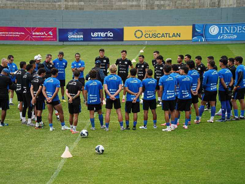La Selecta, en una práctica antes de los juegos ante Panamá y Guatemala. Foto: Cortesía Fesfut/LaSelecta