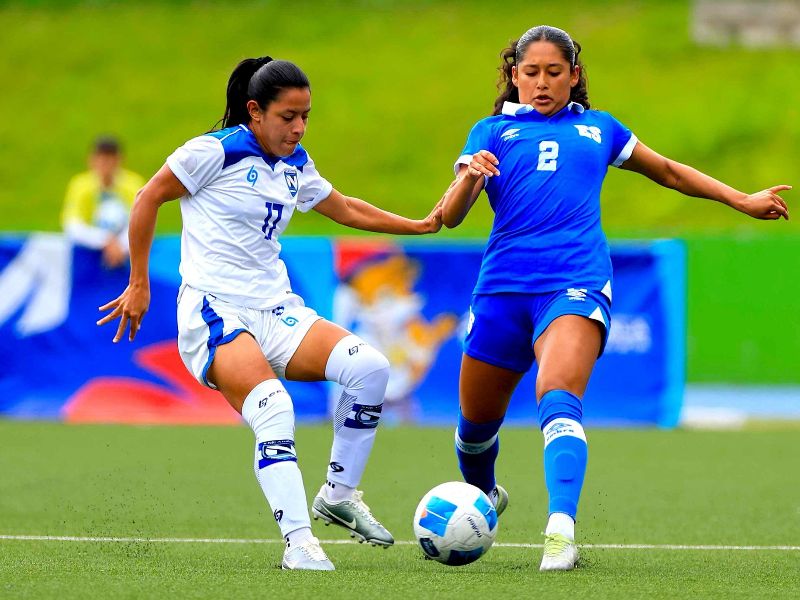 Acciones del partido entre la Selecta Femenina ante Nicaragua, por las semifinales de los Juegos C.A. Foto: Cortesía Fesfut/LaSelecta