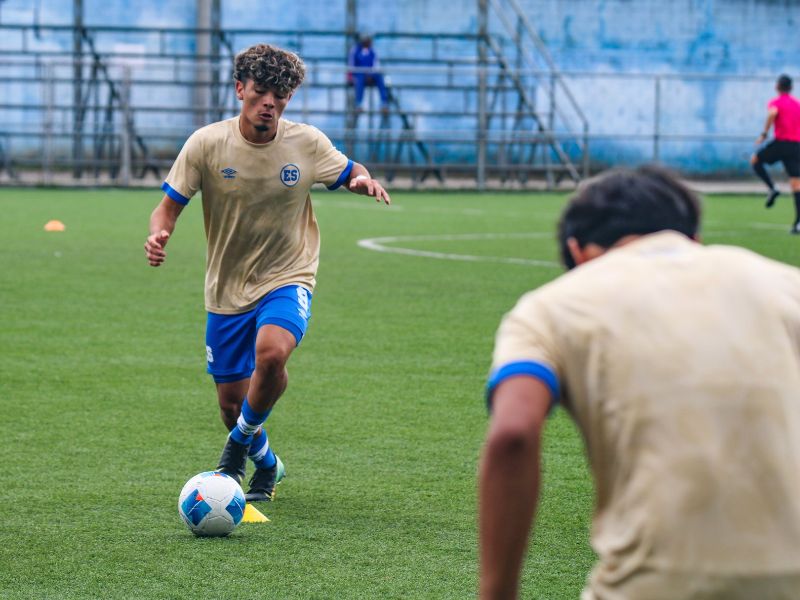 Calentamiento de la Sub 16 en el Torneo UNCAF FIFA Forward, en Guatemala. Foto: Cortesía Fesfut/LaSelecta
