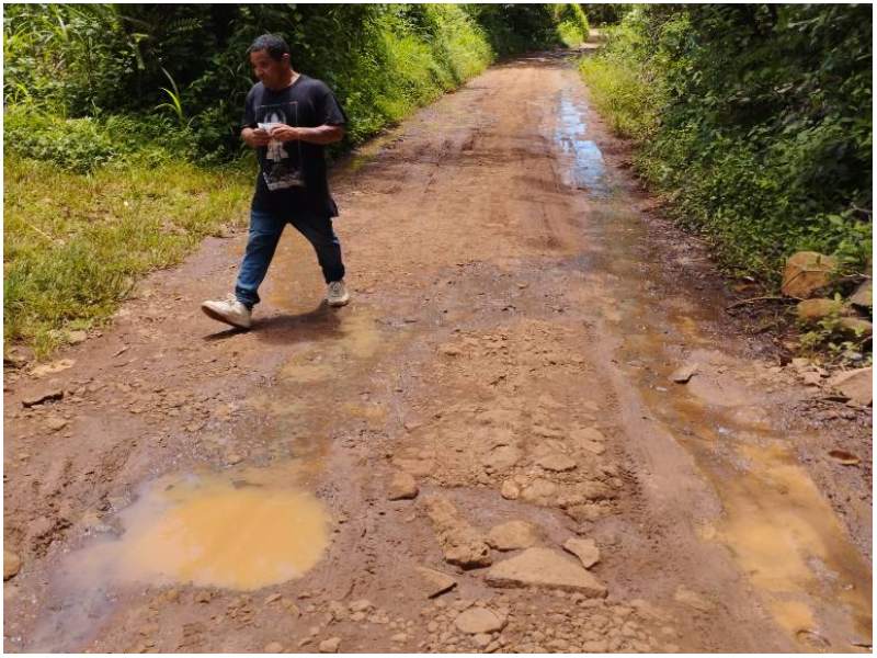 Calles se encuentran dañadas y la lluvia lo empeora todo. Foto / Cortesía