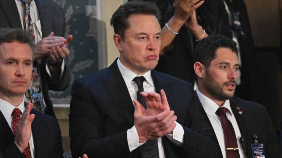 Elon Musk busca desbancar a Wikipedia con su propia plataforma: Grokipedia. Foto: AFP