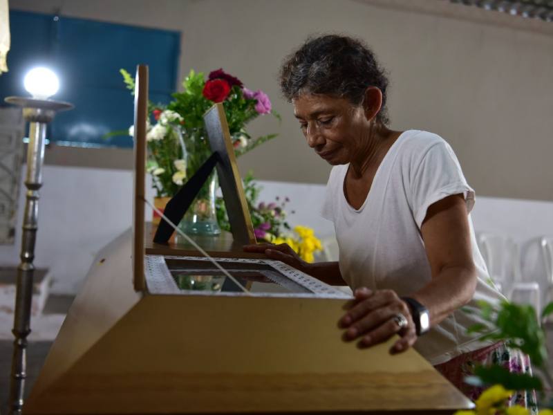 San Salvador 8/10/2025 Nancy Verónica Mejía Cruz de 32 años murió soterrada luego que un deslizamiento de tierra sepultara su casa de laminas. Foto EDH / Miguel Lemus