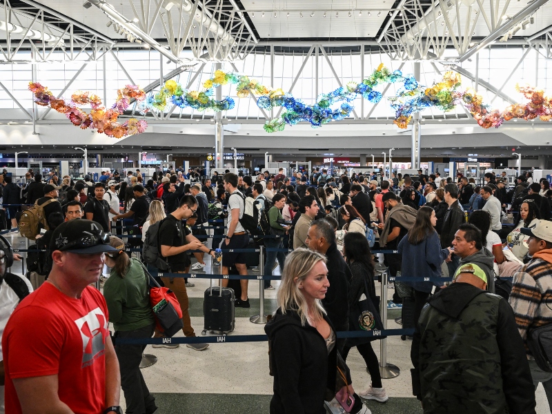 Tránsito aéreo en EEUU podría reducirse al mínimo por cierre ...