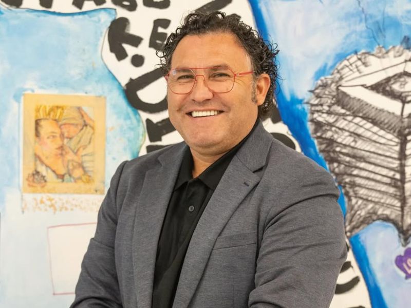 Artista visual salvadoreño radicado en EEUU, Óscar Molina