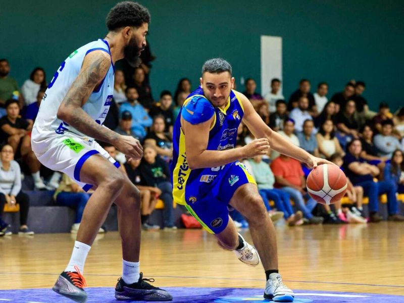 Acciones del juego entre Lobos y San Salvador. Los de Chalchuapa ganaron el viernes. Foto: Cortesía Indes
