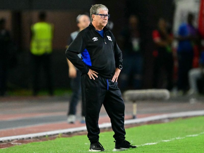 Duelo Panamá vs. la Selecta, en el Rommel Fernández del Canal. El DT Hernán Darío "Bolillo2 Gómez, dirigiendo. Foto: EDH AFP