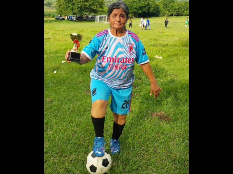 Carolina Cifuentes Abuelita Futbol Apopa El Salvador