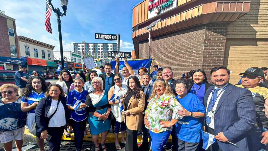 Libro "SalviJerseyans" revela la memoria viva de los salvadoreños en Nueva Jersey. Foto: cortesía