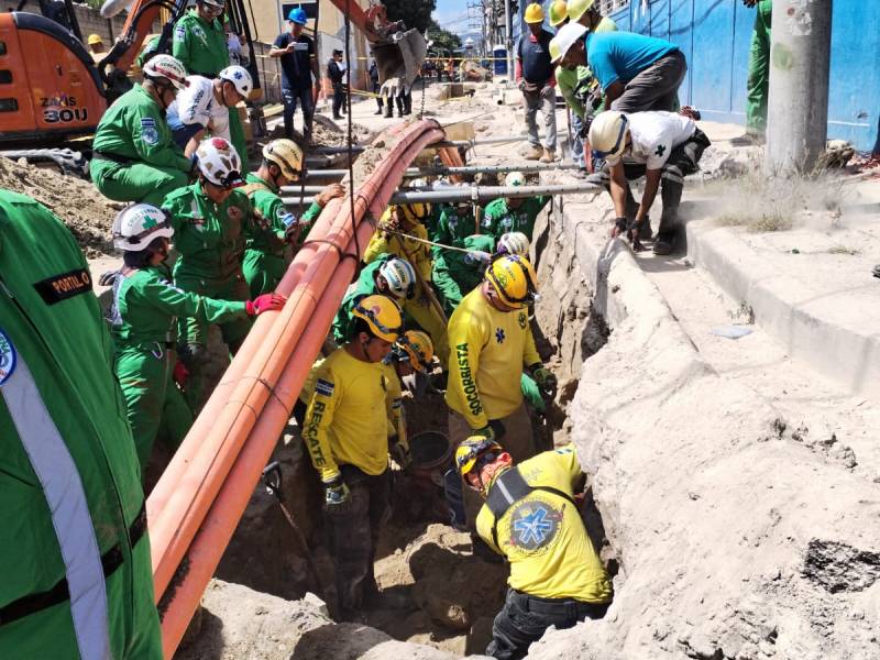 Derrumbe-Trabajadores- Alrededores- Castillo
