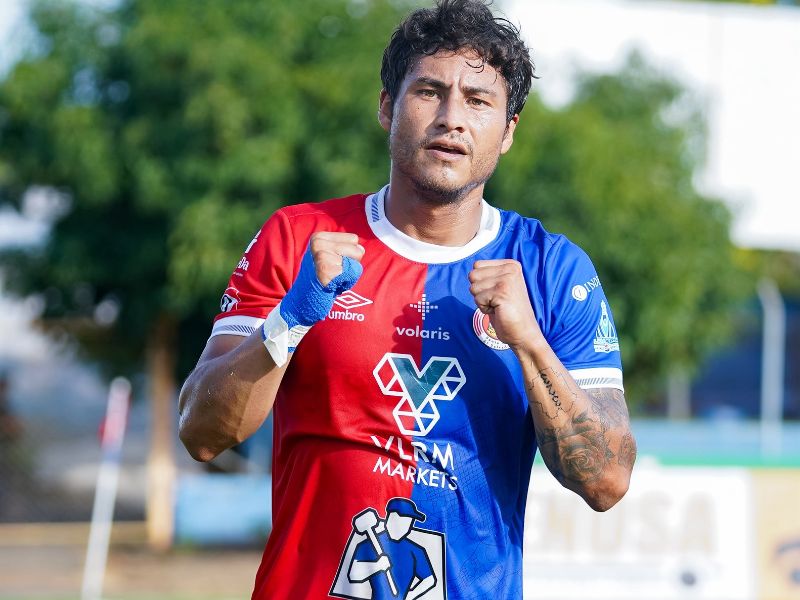 El delantero Dustin Corea, tras anotar un gol para CD FAS. Foto: Cortesía CD FAS