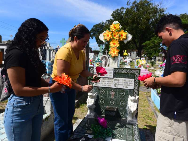 EDC Dia de los difuntos cementerio la bermeja