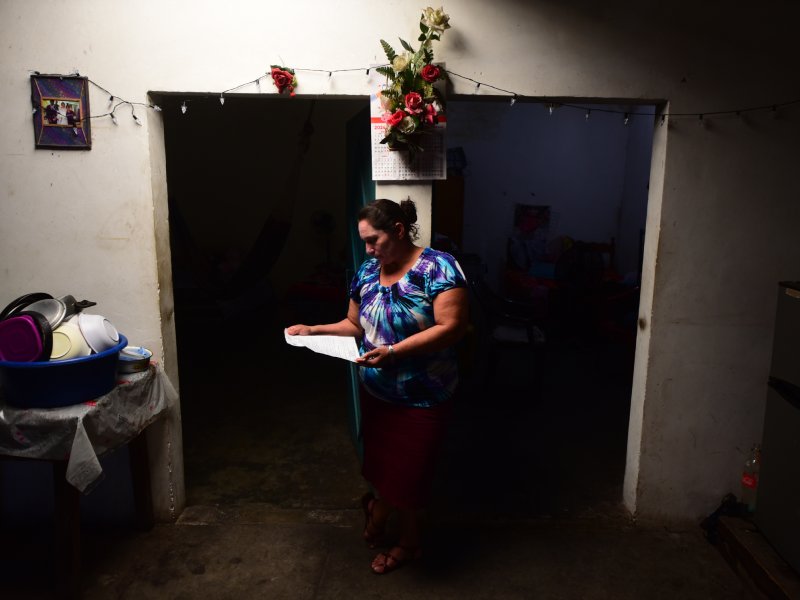 Historia de Lilian y su hijo Raúl, sobrevivientes de ataques de pandillas y ahora son pobres