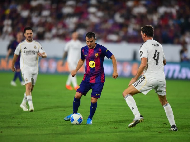 El argentino Javier Saviola, en el estadio "Mágico" González, para el partido de leyendas entre Barcelona y Real Madrid. Foto: EDH Emerson del Cid