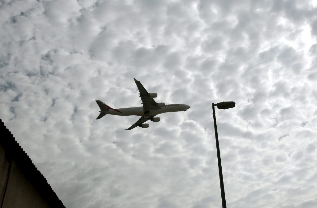 CANCELADOS LOS VUELOS ENTRE EAU Y EL REINO UNIDO POR EL VOLCÁN ISLANDÉS thumbnail