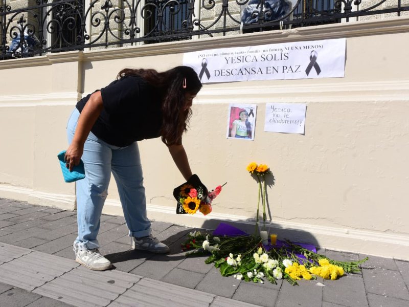 Flores para mujer que murió Centro Histórico disparo