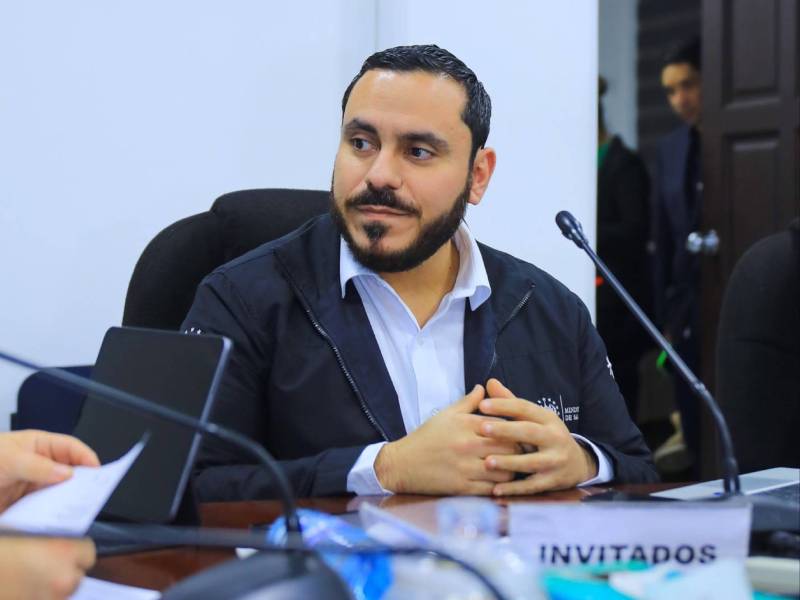 Francisco Alabi-Ministro de Salud- Asamblea Legislativa