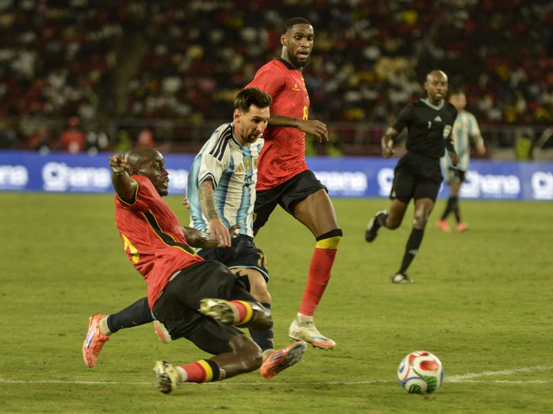Messi, en el amistoso entre Angola vs. Argentina. Foto: EDH AFP