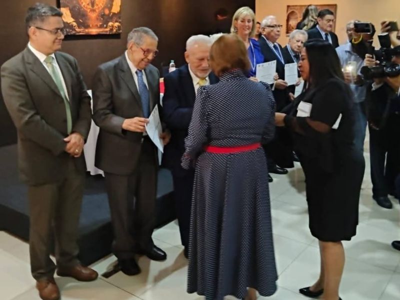 La Academia Unidos en el Arte galardona a personalidades sobresalientes del país