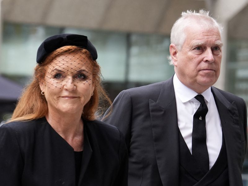 Sarah Ferguson junto a Andrés de Inglaterra