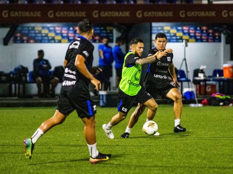 La Selecta, en Panamá. En el entreno, Joshua Pérez. Foto: Cortesía Fesfut/LaSelecta